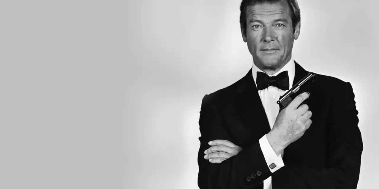 Roger Moore, con esmoquin y pistola, evoca las icónicas canciones de James Bond.