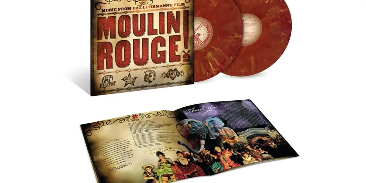 Vinilos de las canciones de Moulin Rouge! con su funda y libreto abierto mostrando imágenes del espectáculo.