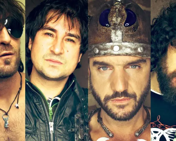 Miembros de Herdeiros da Crus: cuatro hombres con miradas intensas, uno con casco vikingo, otro con gafas de sol, y dos con cabello rizado y barba.