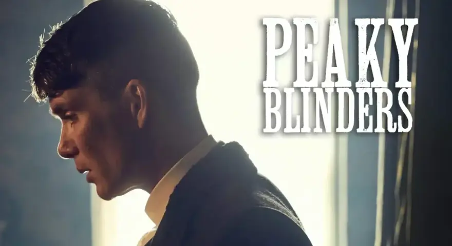 El icónico bso de Peaky Blinders suena mientras Tommy Shelby reflexiona.