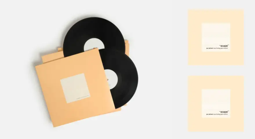 Dos discos de vinilo negros en fundas naranjas. El arte de portada muestra "-scape" y "jan jelinek loop-finding-jazz-records".
