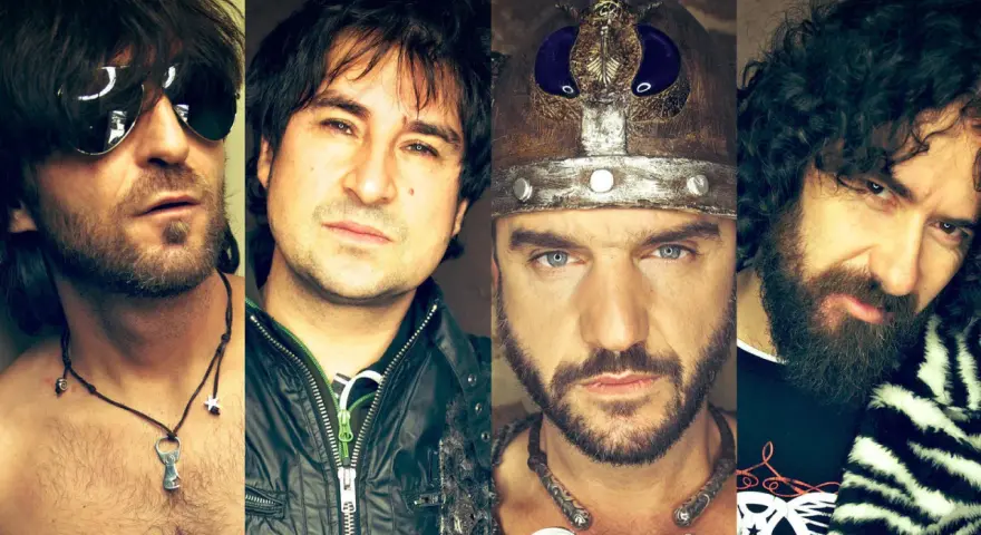 Miembros de Herdeiros da Crus: cuatro hombres con miradas intensas, uno con casco vikingo, otro con gafas de sol, y dos con cabello rizado y barba.